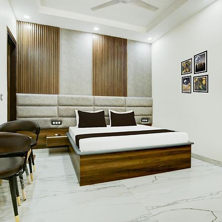 Hotel O Platinum Zirakpur Экстерьер фото