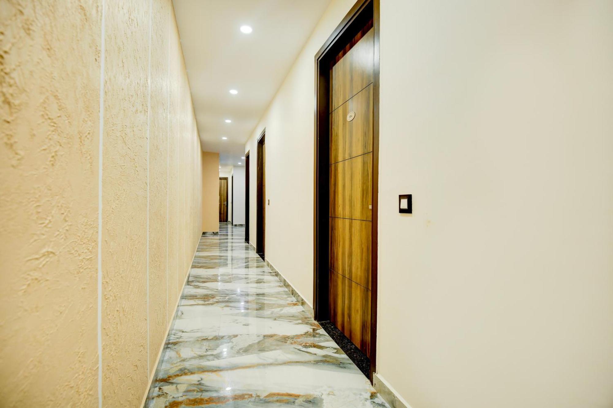 Hotel O Platinum Zirakpur Экстерьер фото