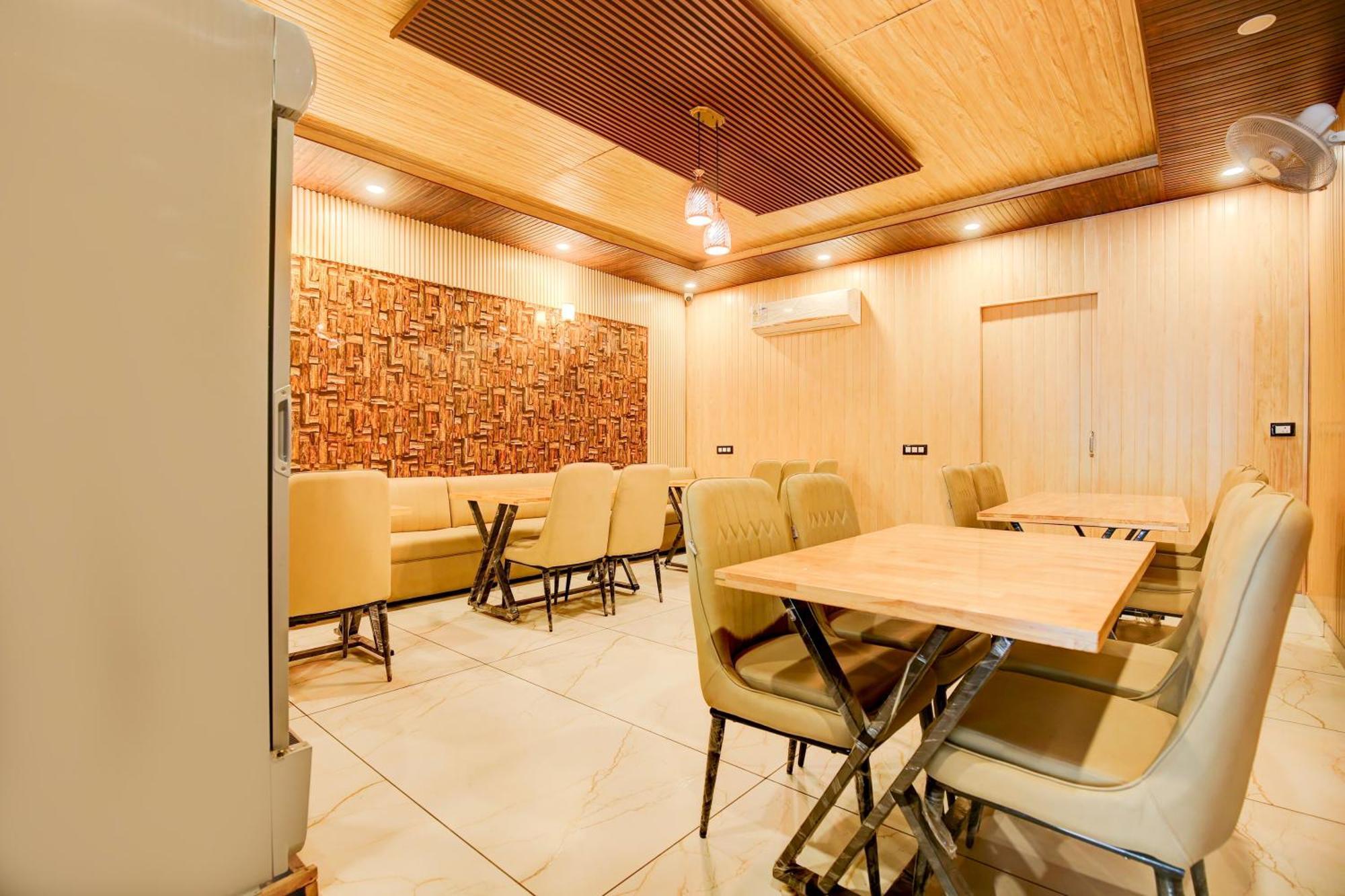 Hotel O Platinum Zirakpur Экстерьер фото