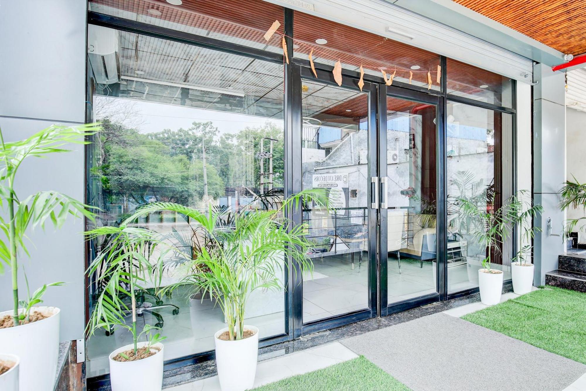 Hotel O Platinum Zirakpur Экстерьер фото