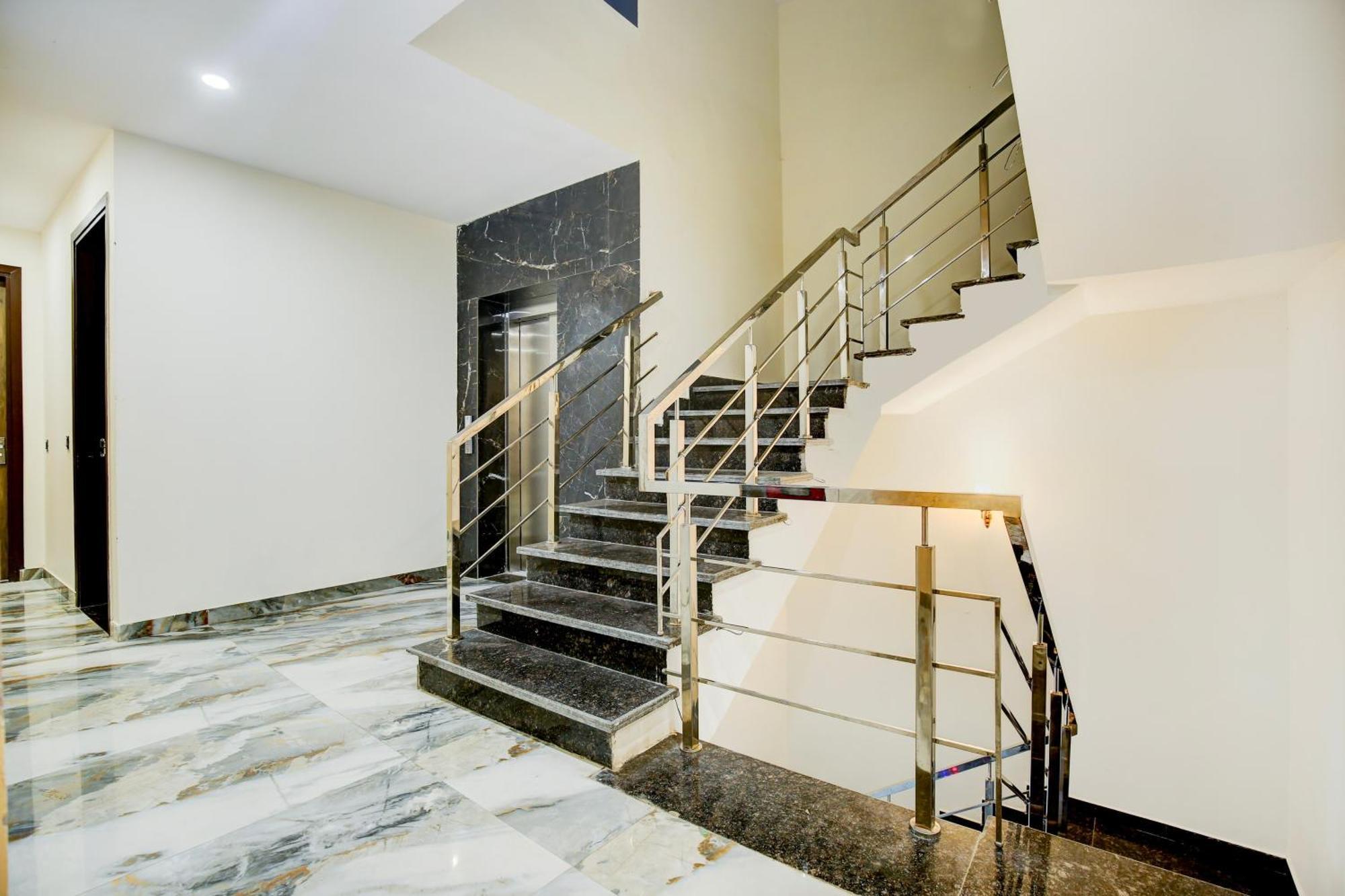 Hotel O Platinum Zirakpur Экстерьер фото
